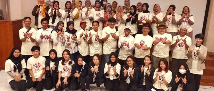 Kemenko PMK dan FDKV Universitas Widyatama Latih Para Pelaku UMKM Desa Nyalindung Kabupaten Sumedang di Bidang Branding dan Kemasan