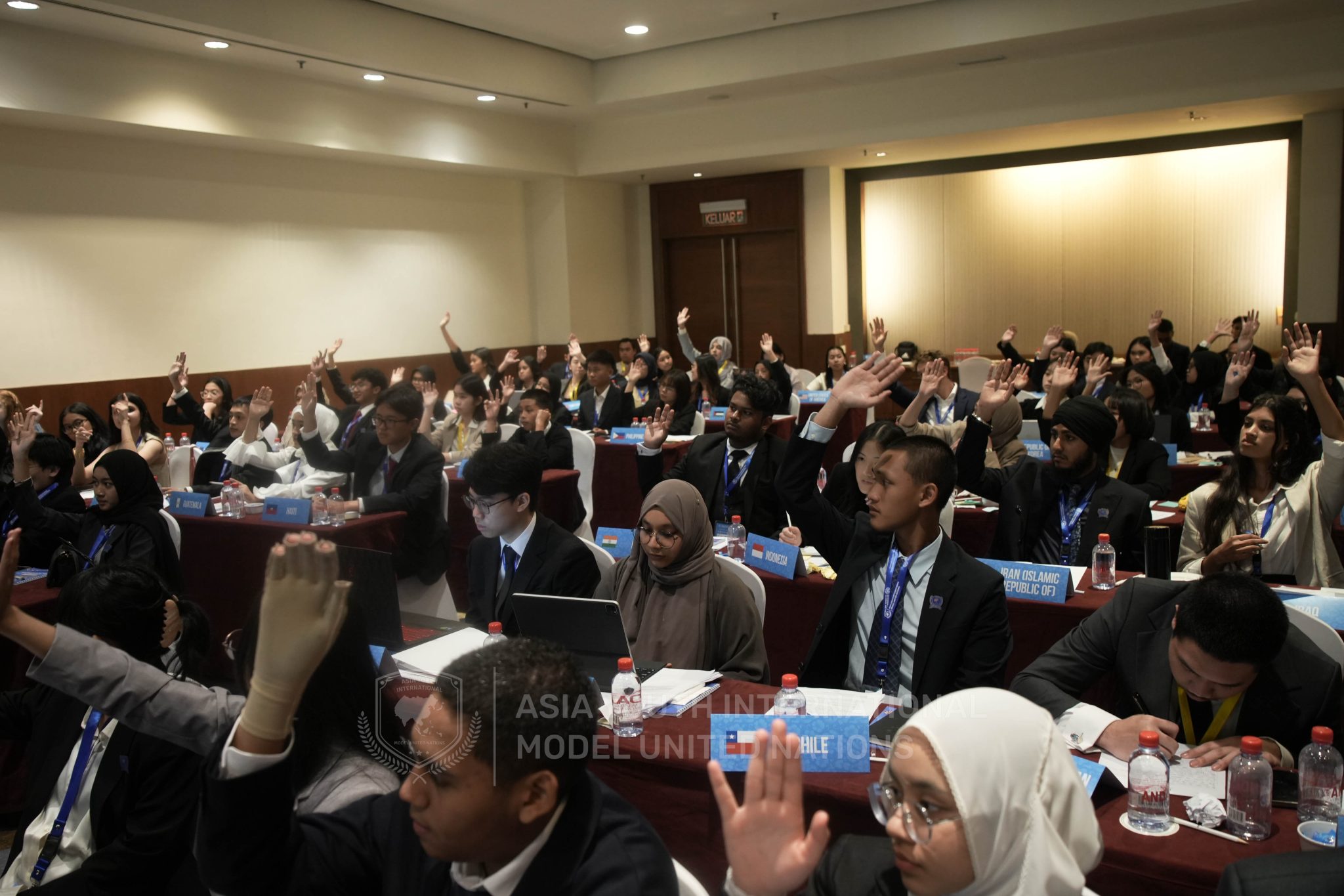 Peserta kegiatan AYIMUN dari seluruh dunia